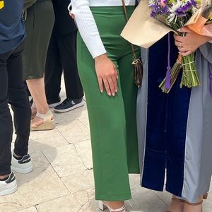 Zara cropped pants in green